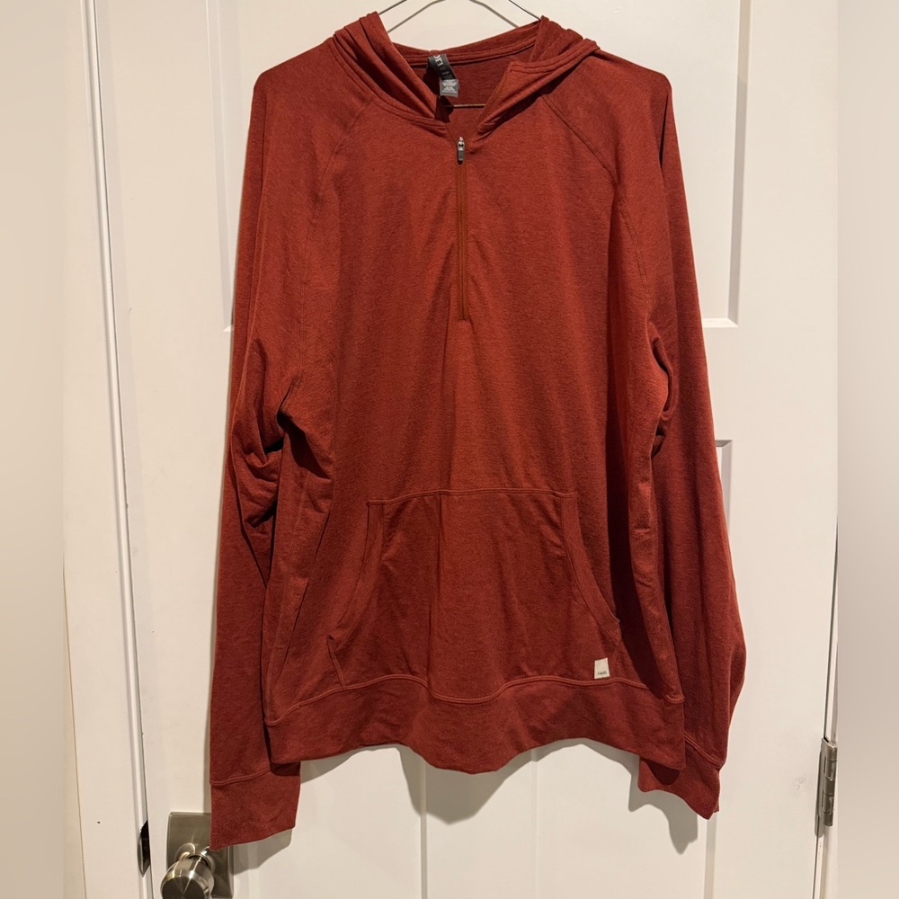 Vuori men’s hooded pullover